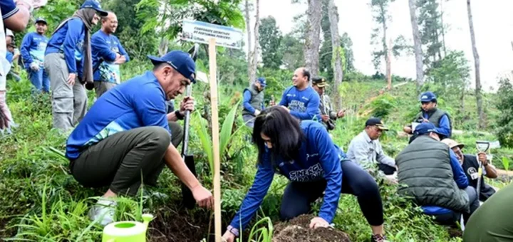 Pertamina Aksikan Tanam 200 Pohon di Kaki Gunung Agung untuk Hijaukan Desa Besakih