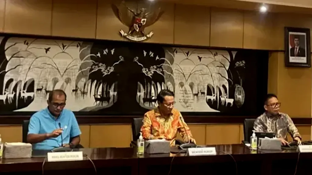 Menkum Supratman Minta Tidak Ada yang Benturkan UU dengan UUD