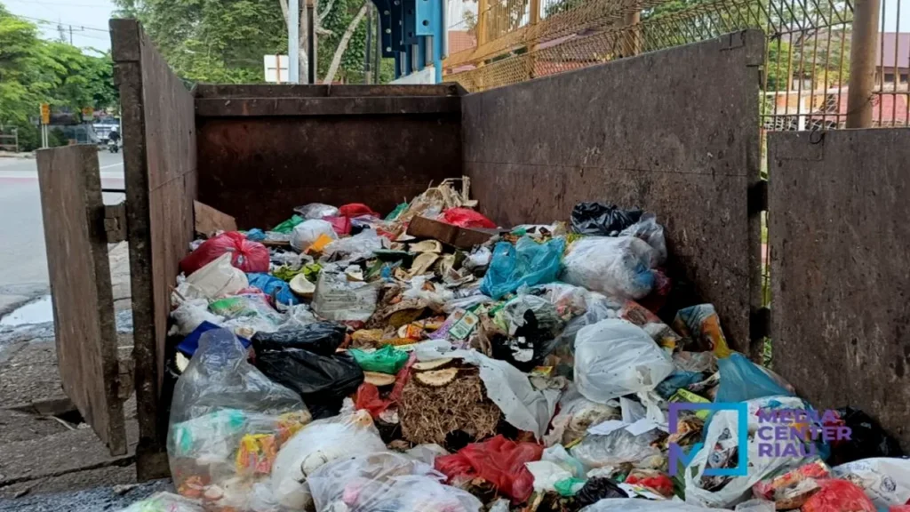 Wali Kota Pekanbaru Tetapkan Status Darurat Sampah hingga 21 Januari 2025